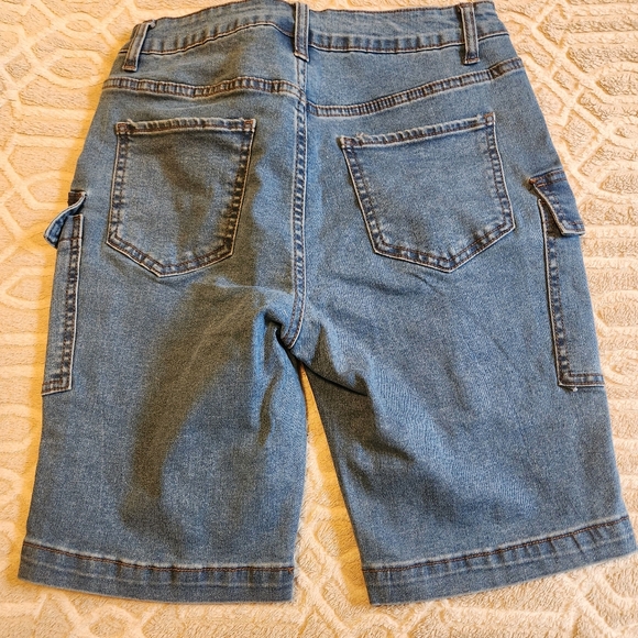 Shorts - Picture 2 of 3